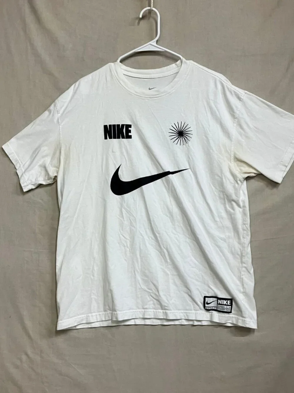Nike Tee Shirt Men's Size Large White Graphic Logo Crew Neck Short Sleeves